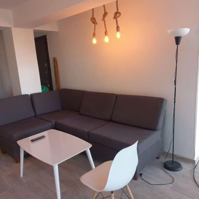 Lovely 1- Bedroom Condo Close To Downtown Skopje Buitenkant foto