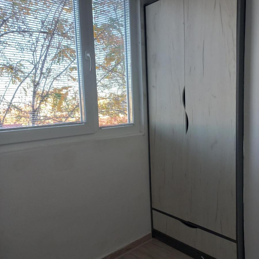 Lovely 1- Bedroom Condo Close To Downtown Skopje Buitenkant foto